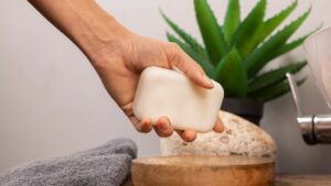 Biến nhựa không thể tái chế thành xà phòng